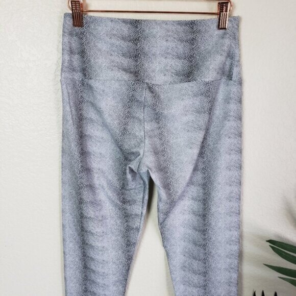 Onzie Snakeskin Python Print High Waisted Yoga Pants Leggings size M/L - Picture 10 of 11
